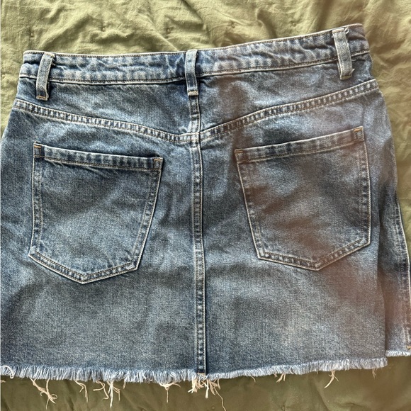 We The Free size 31 denim skirt with exposed zipper - Picture 3 of 6